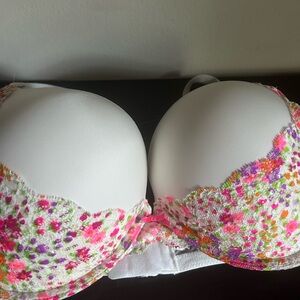 NWOT Victotia’s Secret Bra